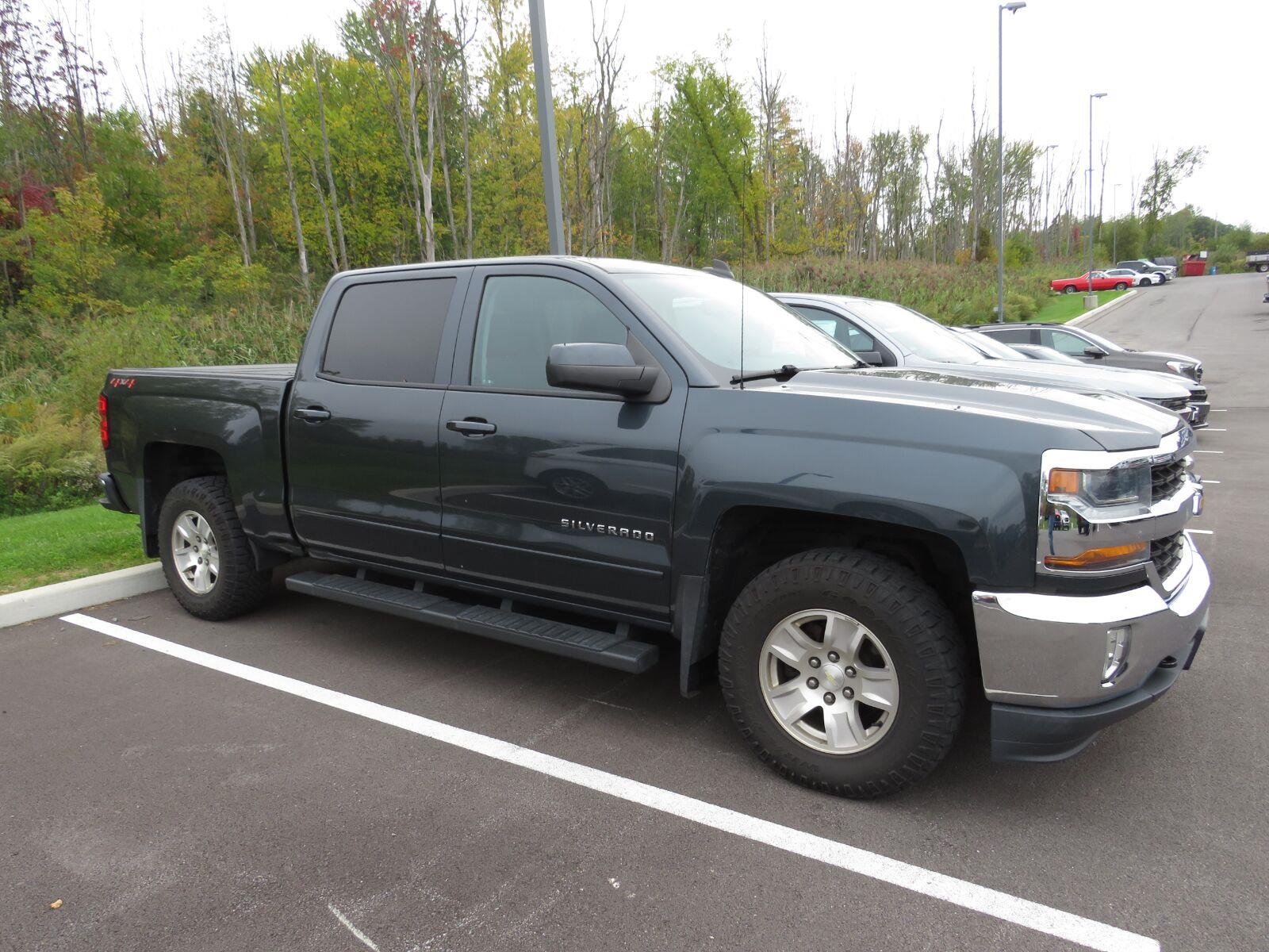 Used 2018 Graphite Metallic Chevrolet LT image 4