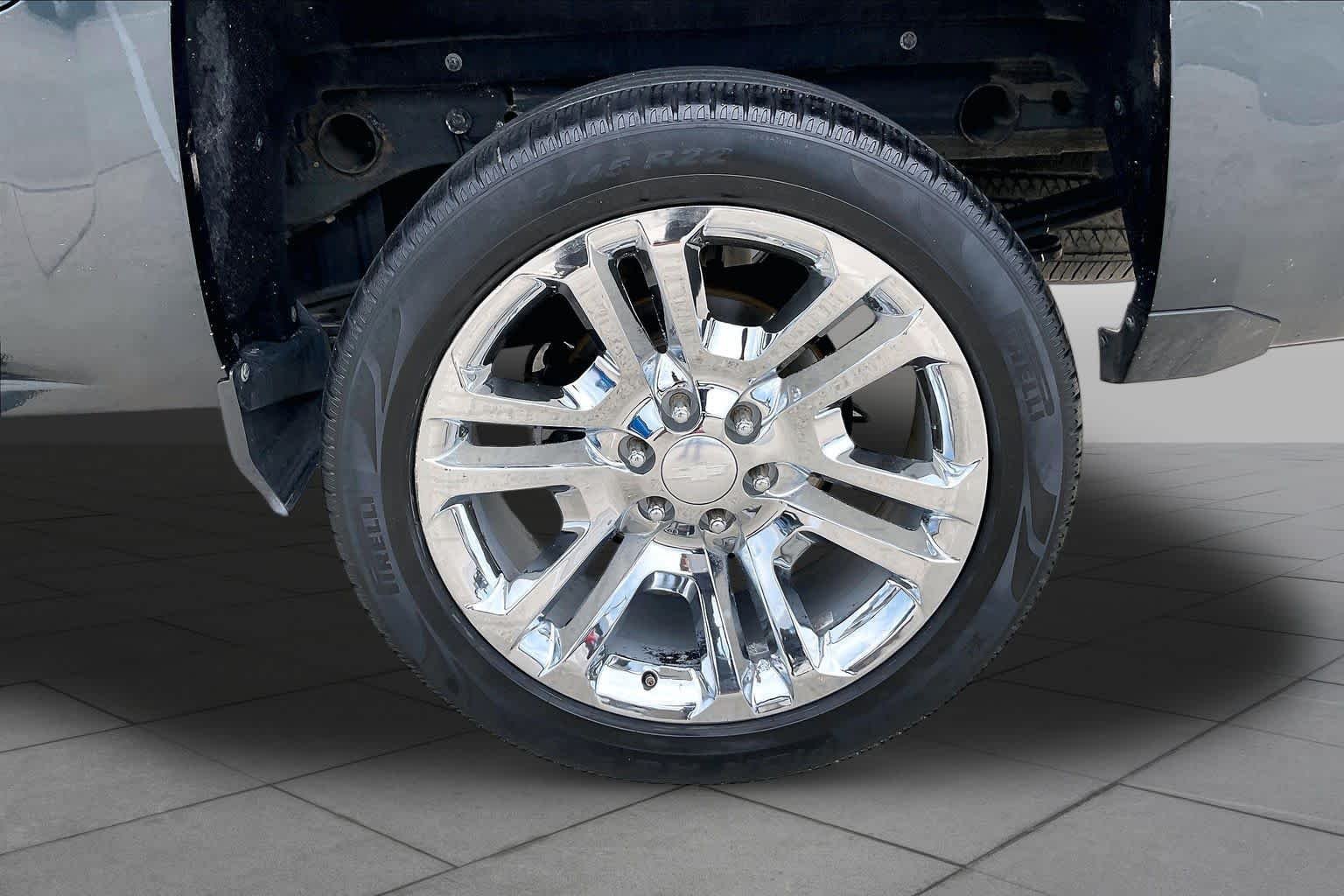 Used 2018 Graphite Metallic Chevrolet LT image 11