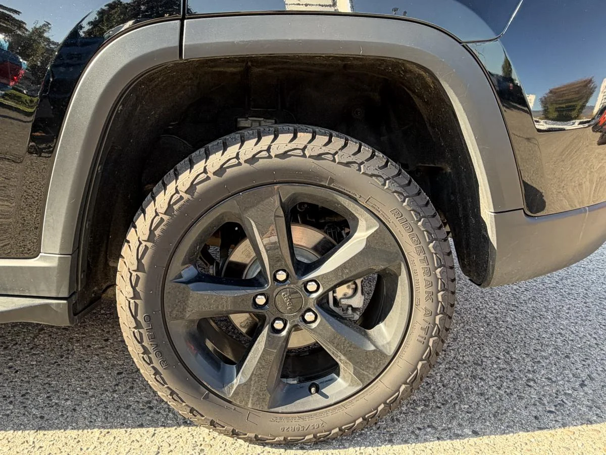 Used 2024 Black Jeep Limited image 11