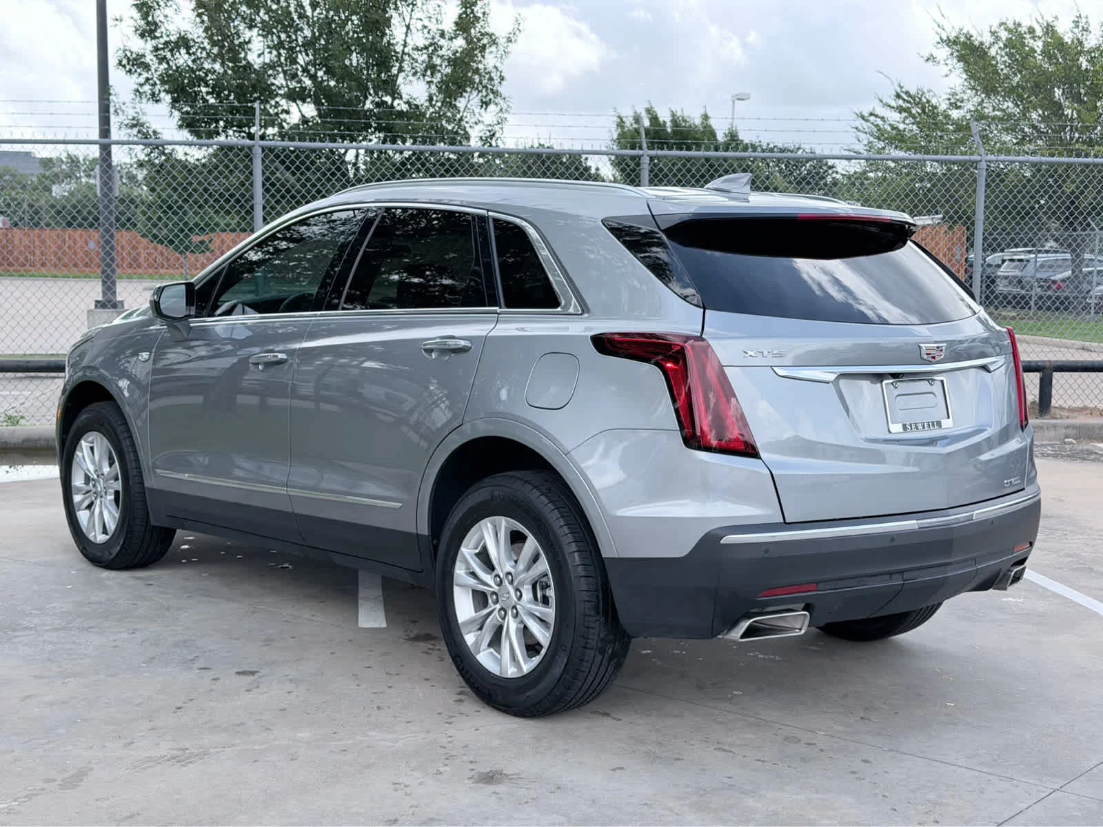 Used 2025 Argent Silver Metallic Cadillac Luxury image 7