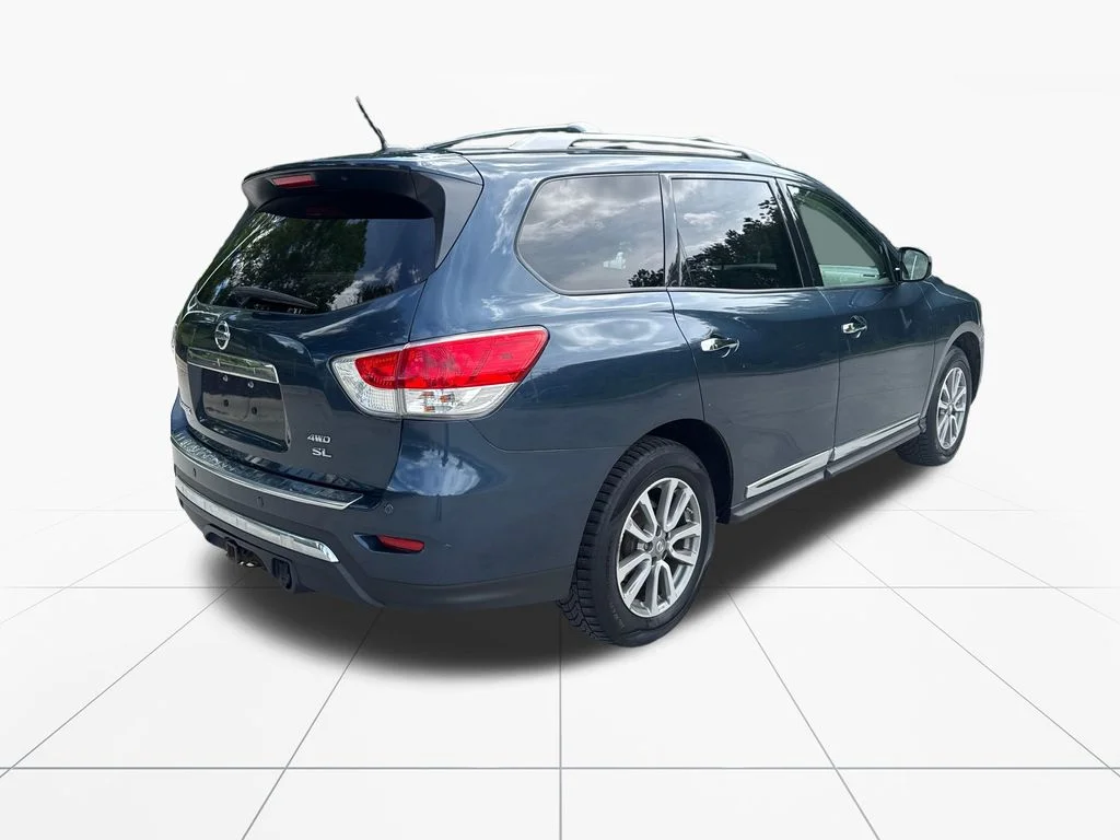 Used 2013 Arctic Blue Nissan SL image 8