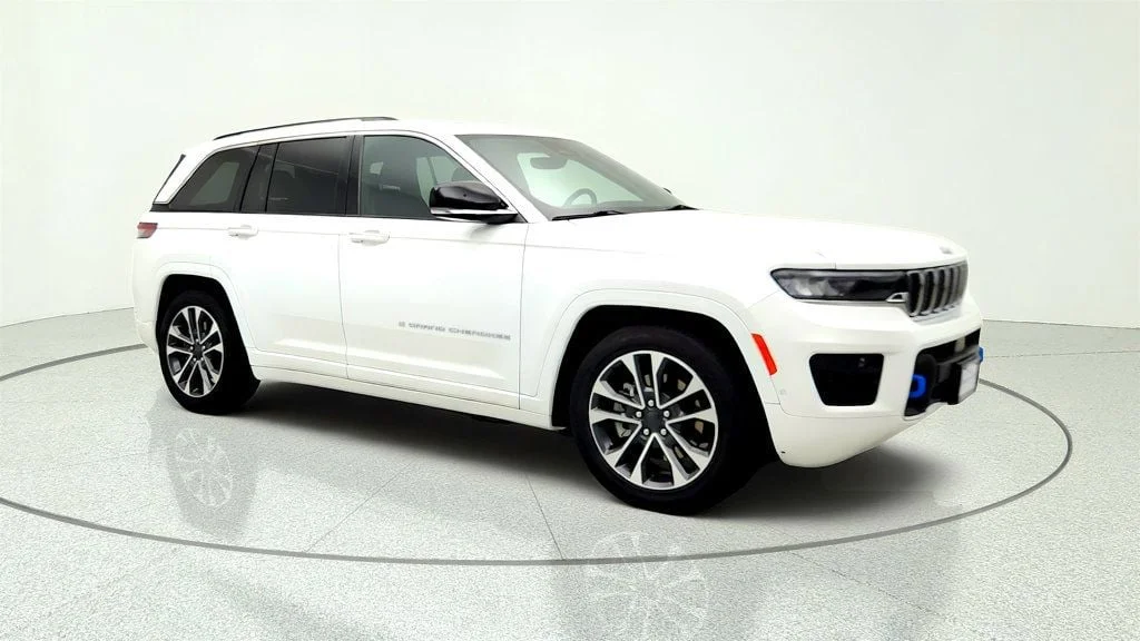 Used 2023 Bright White Clearcoat Jeep Overland 4x4 image 3