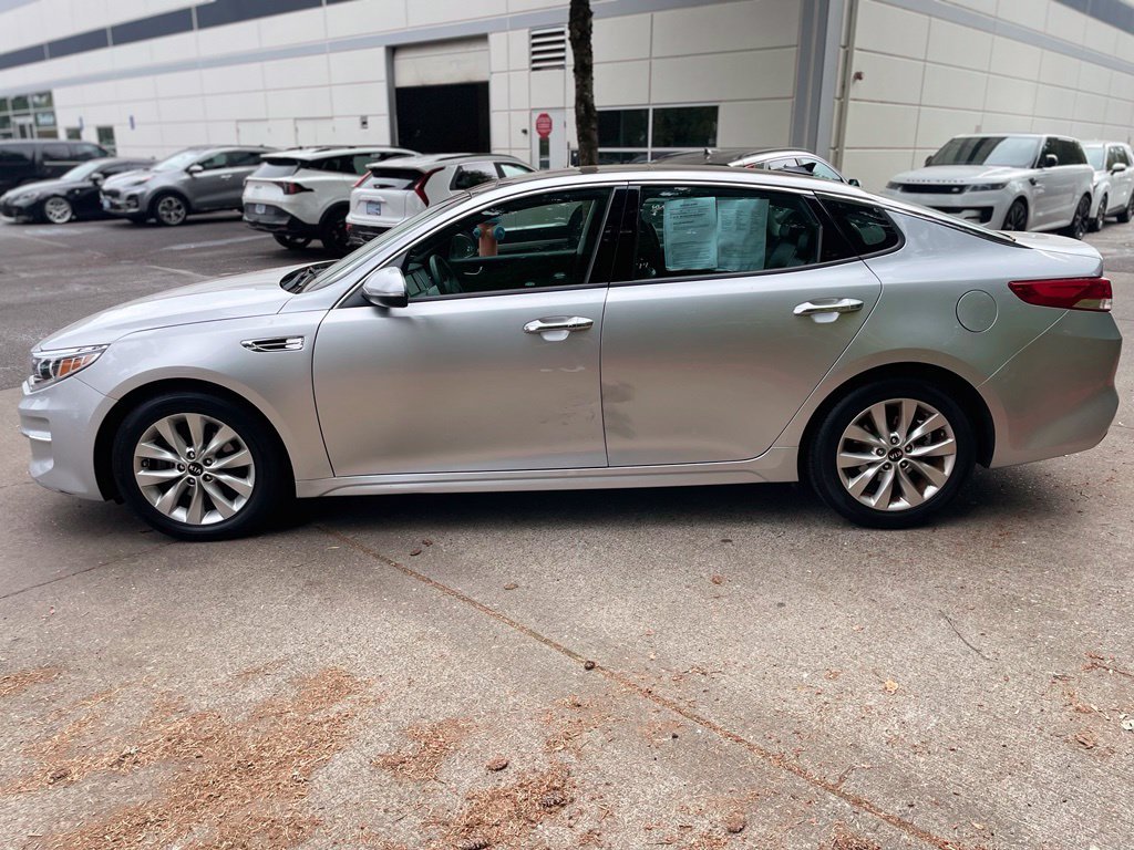 Used 2018 Sparkling Silver Kia EX image 5