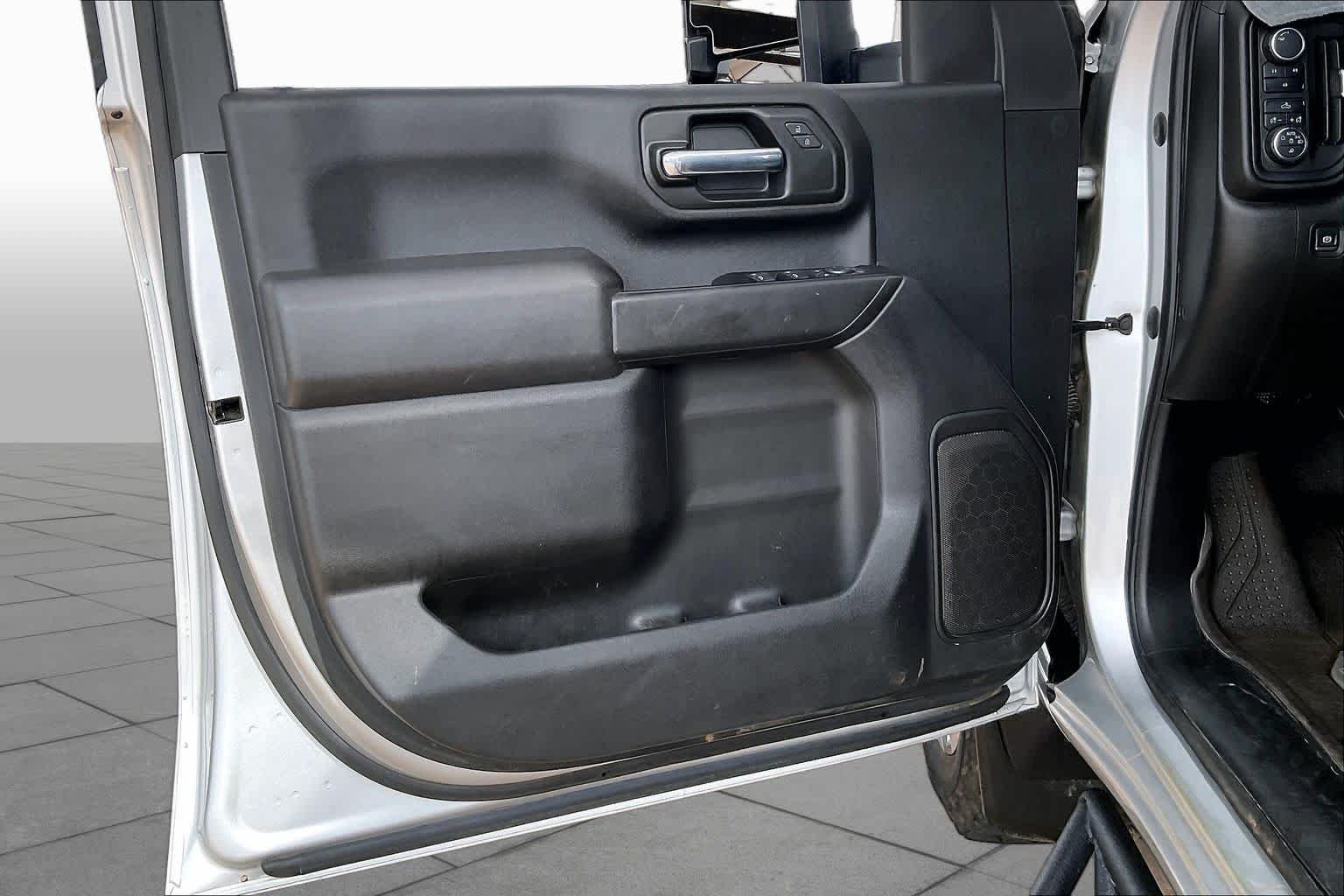 Used 2022 Silver Ice Metallic Chevrolet Custom image 20