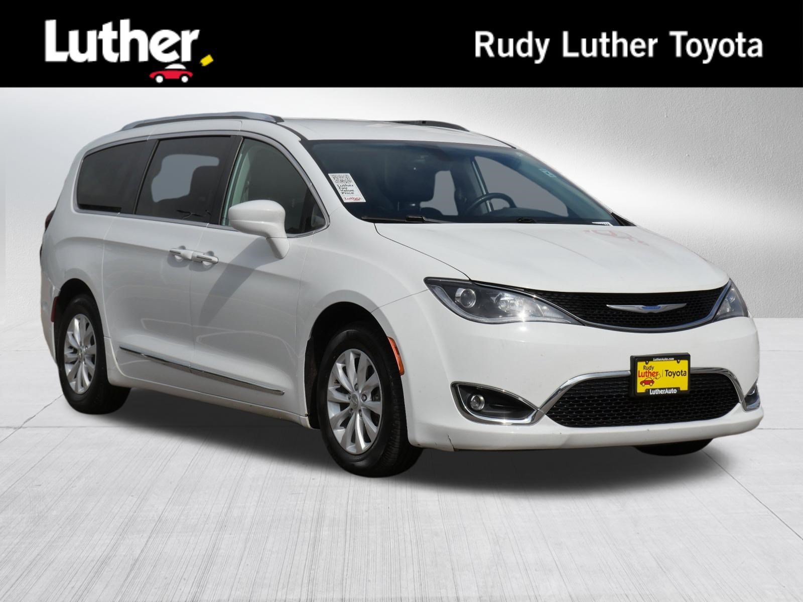 2018 Chrysler Pacifica Touring L Plus's photo