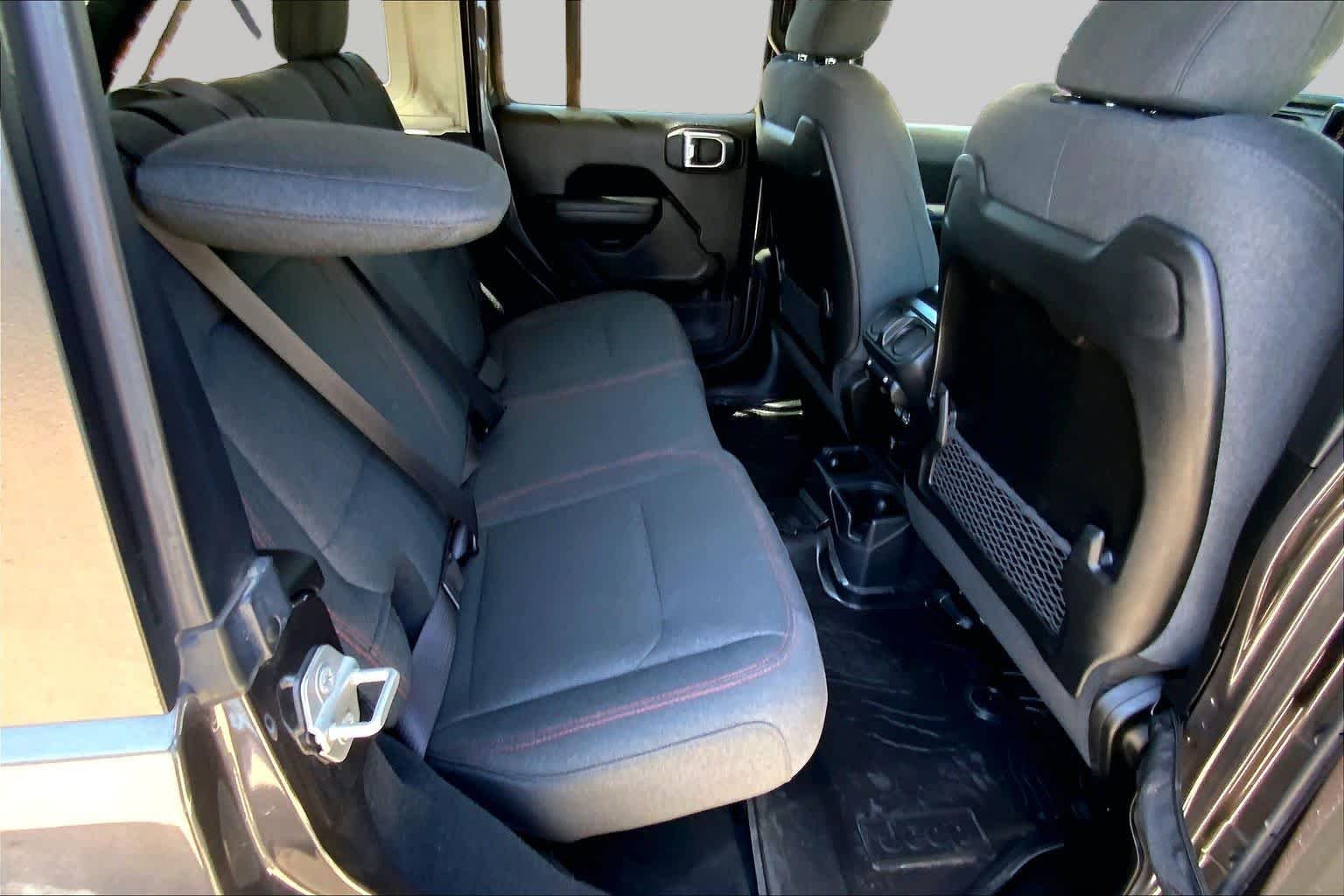 Used 2024 Granite Crystal Metallic Clearcoat Jeep Rubicon image 19