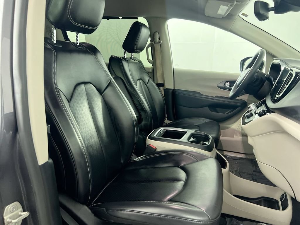 Used 2023 Gray Chrysler Touring L image 28