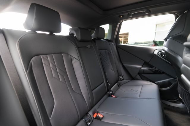 New 2026 Dark Graphite Metallic BMW 30 xDrive image 33