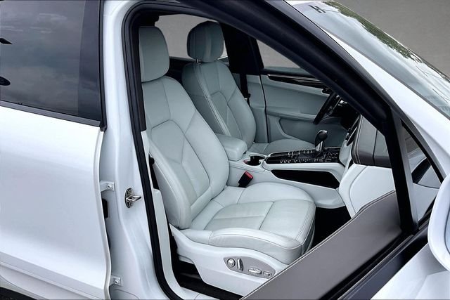 Used 2018 White Porsche  image 6