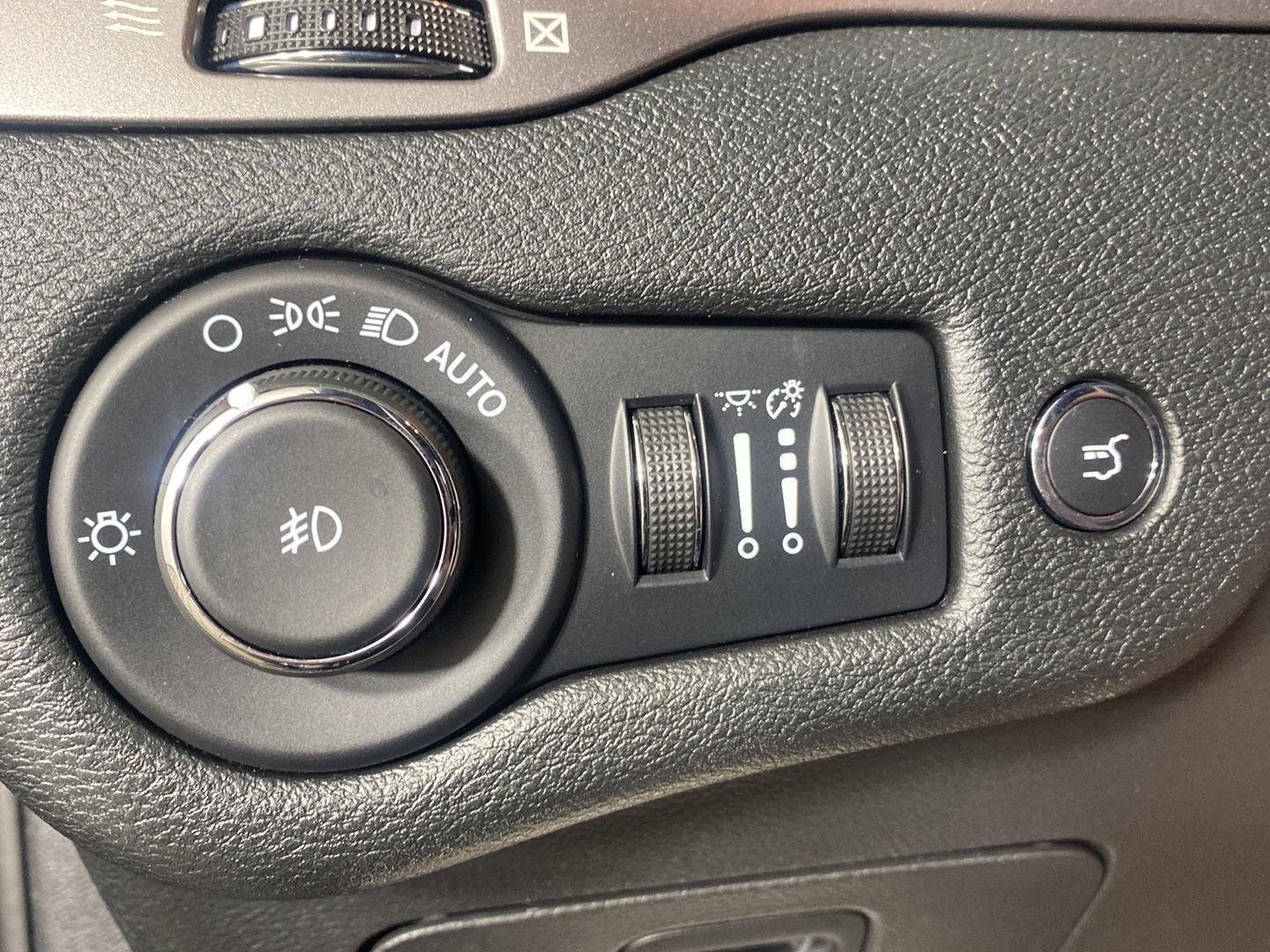 Used 2022 Diamond Black Crystal Pearlcoat Jeep Limited image 20
