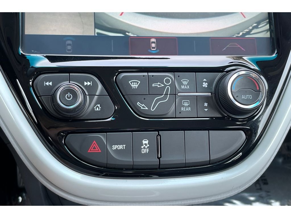 Used 2017 Silver Ice Metallic Chevrolet Premier image 27
