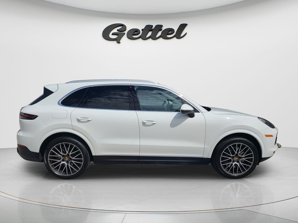 Used 2021  Porsche Base image 4
