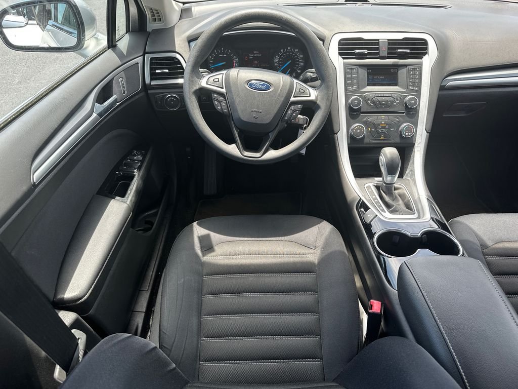Used 2015 Ingot Silver Ford SE image 22