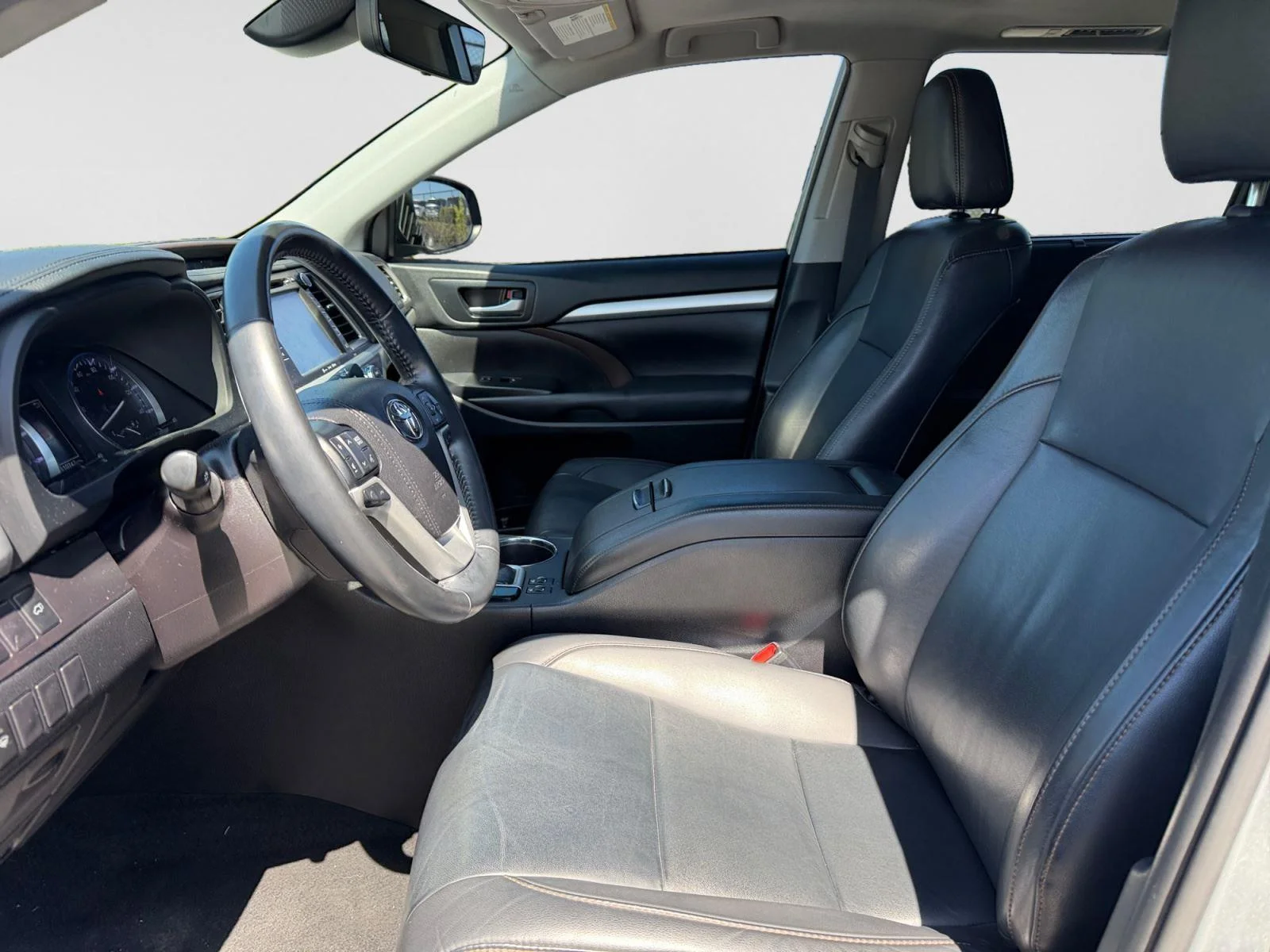 Used 2019 Celestial Silver Metallic Toyota XLE image 11