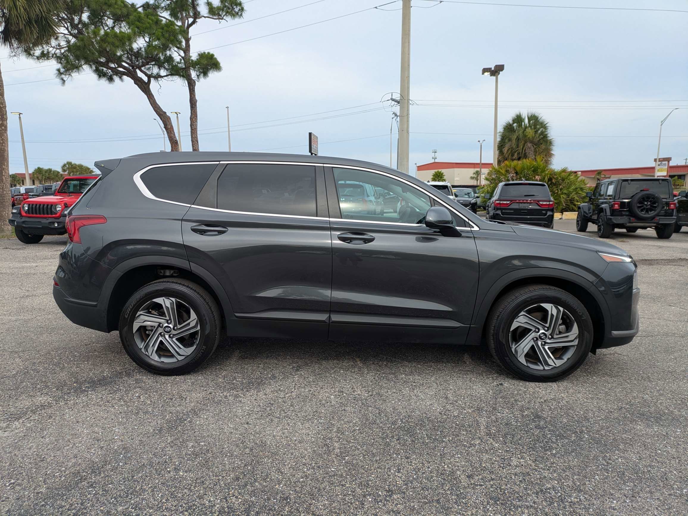 Used 2023 Portofino Gray Hyundai SE image 3