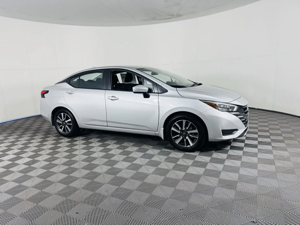Used 2025 Silver Nissan 1.6 SV image 2