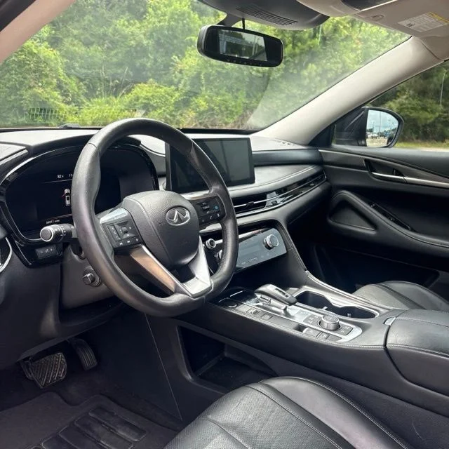 Used 2022 Red INFINITI LUXE image 29