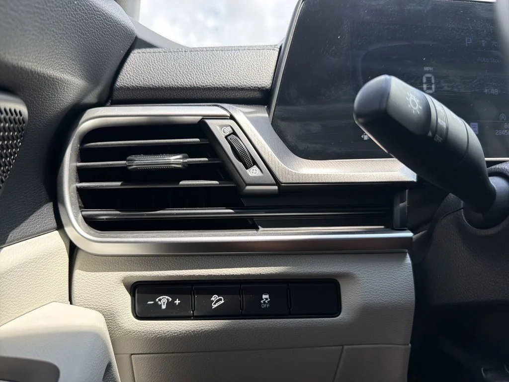 Used 2024 White Kia S image 24