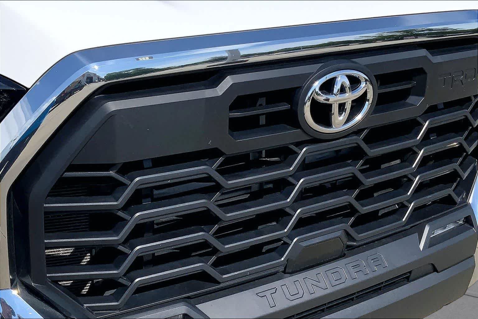 Used 2024 Ice Cap Toyota SR5 image 31