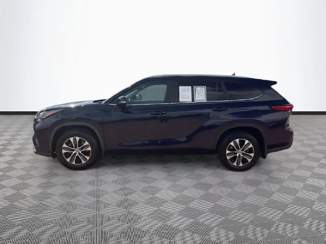 Certified Used 2023  Toyota XLE image 4