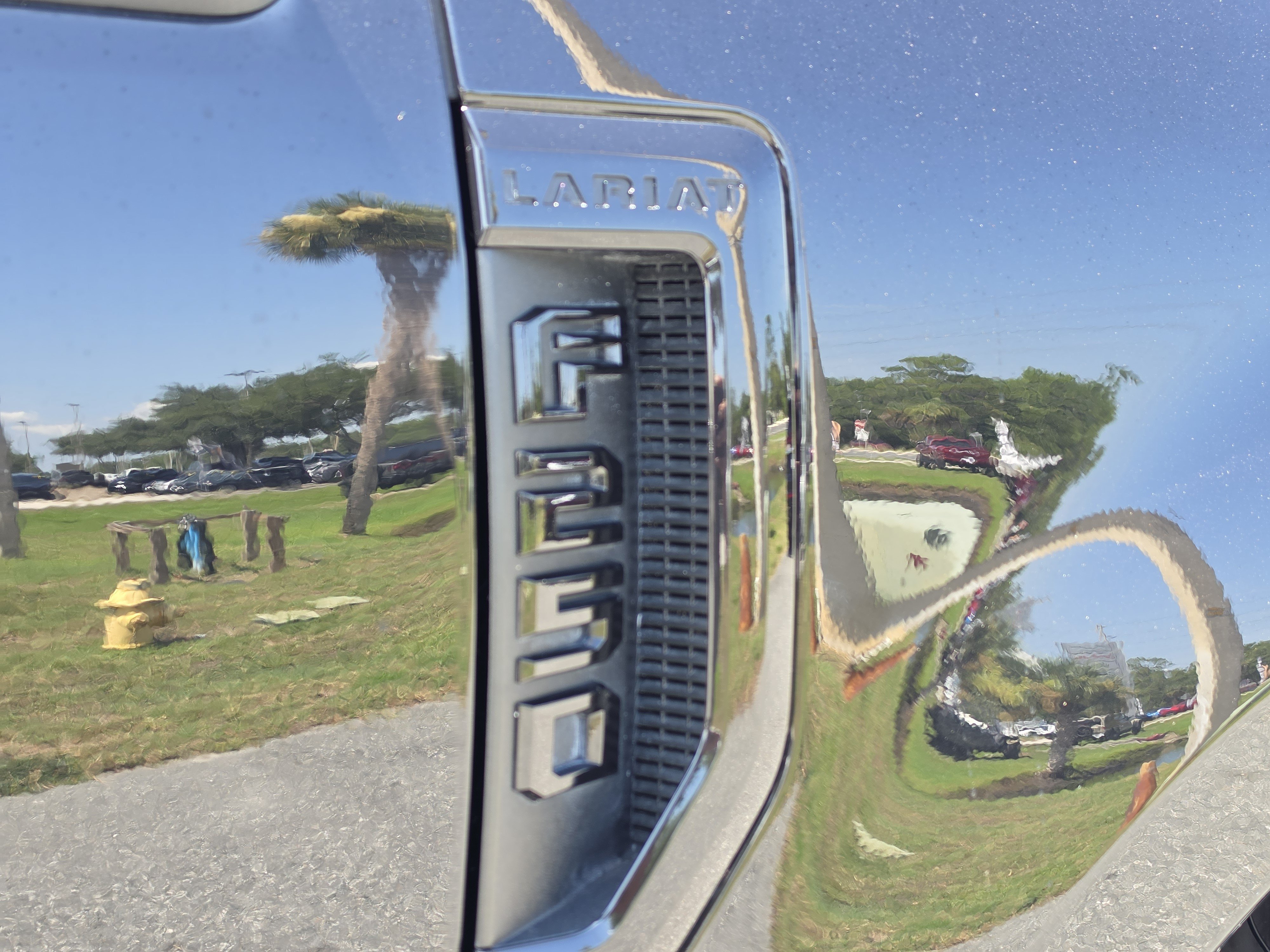 Used 2022 Black Metallic Ford LARIAT image 16