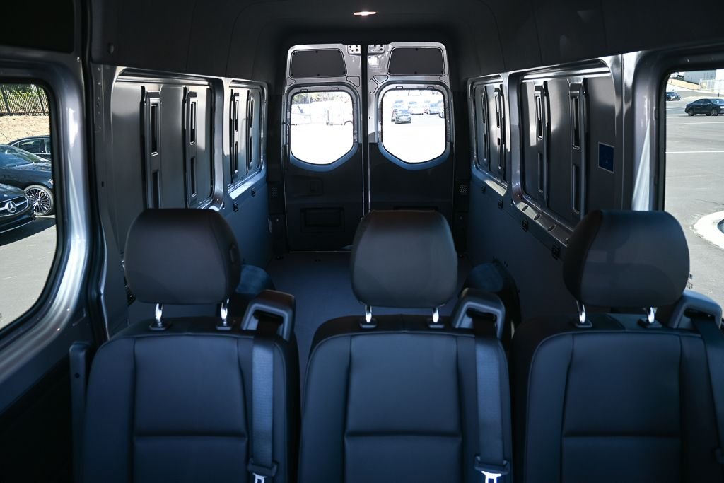 Used 2026 High-tech silver metallic Mercedes-Benz Crew 170 WB image 19