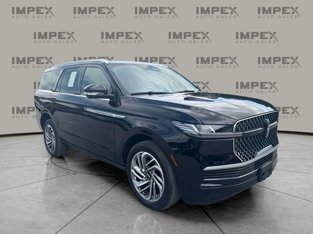 Used 2025 Black Lincoln Reserve image 4