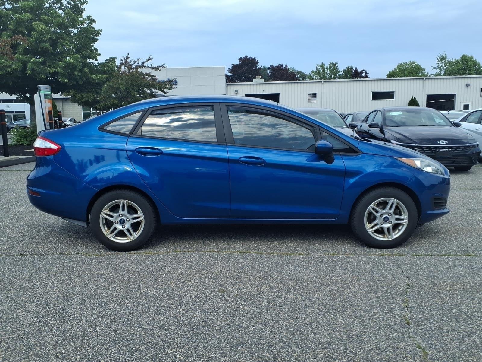 Used 2019 Lightning Blue Ford SE image 4
