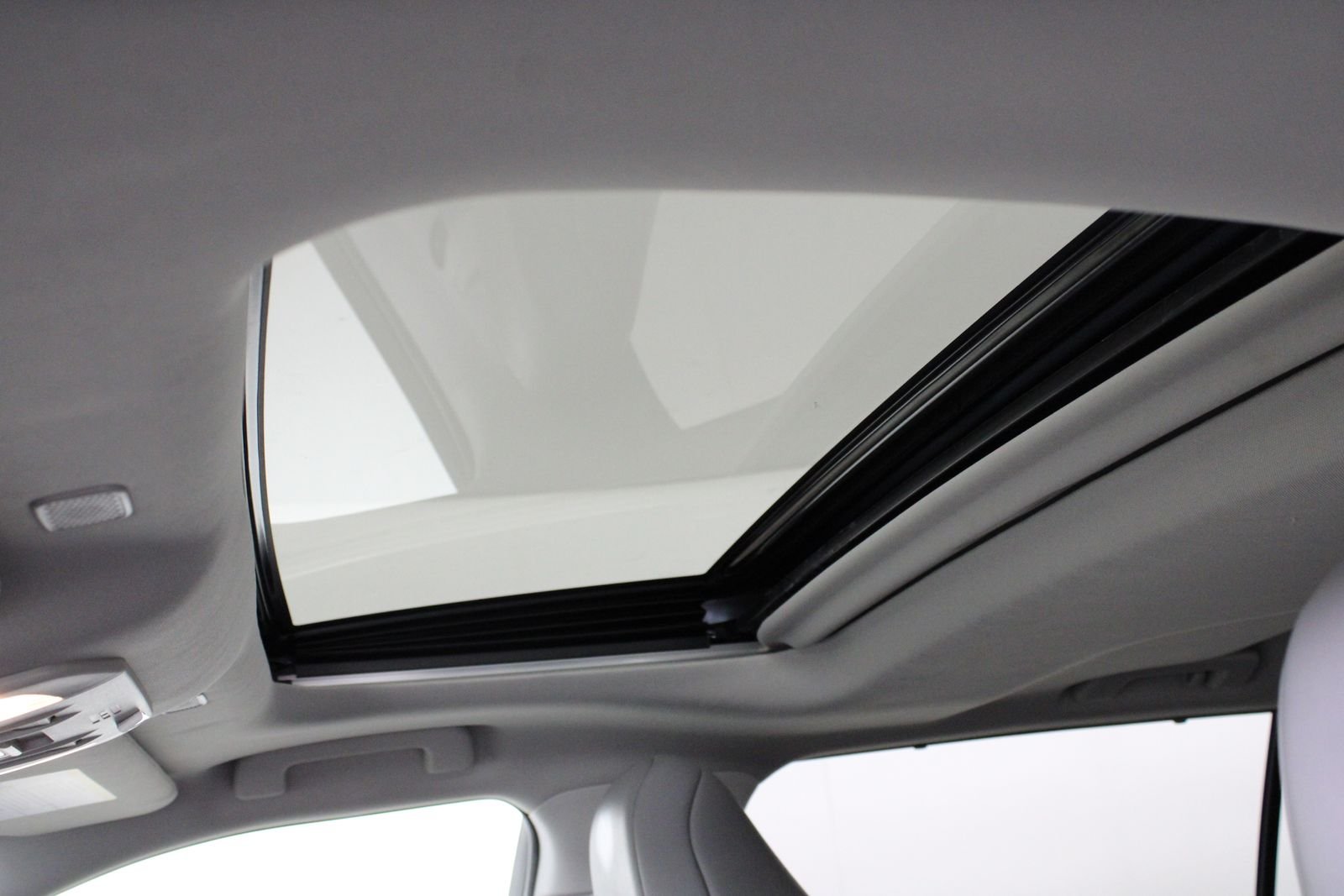 Used 2023  Toyota XLE image 18