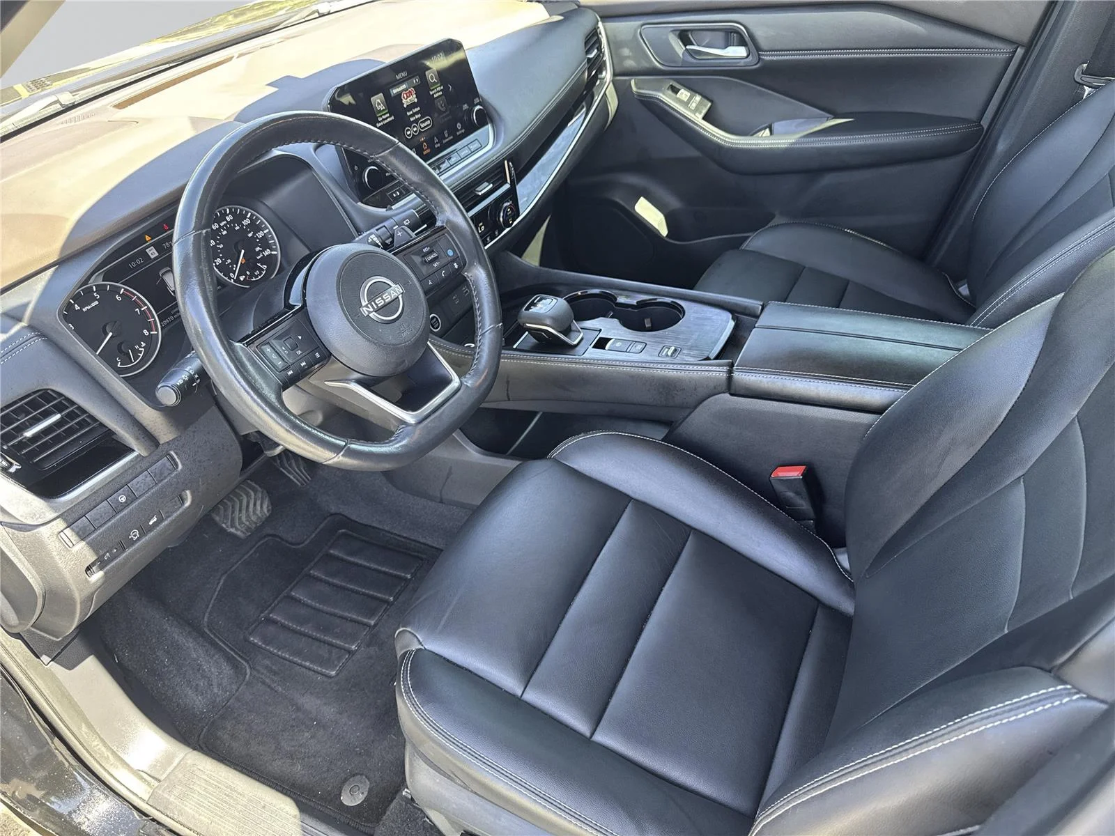 Used 2023 Super Black Nissan SL image 10