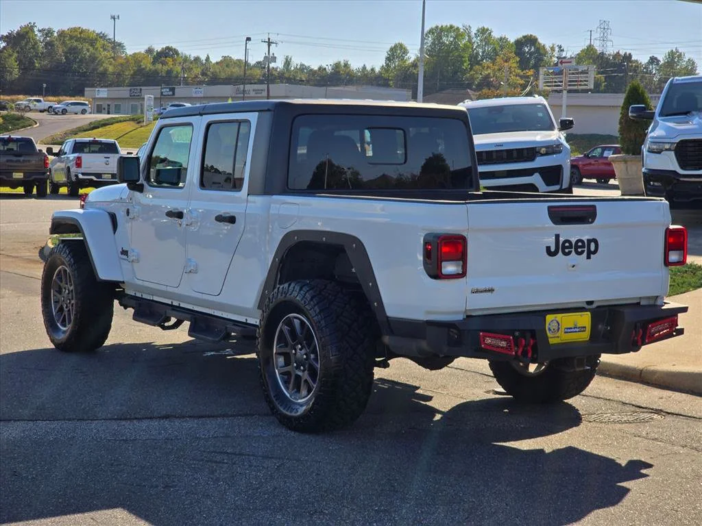 Used 2020 White Jeep Altitude image 22