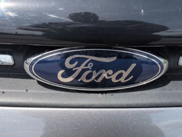 Used 2014 Gray Ford SE image 31