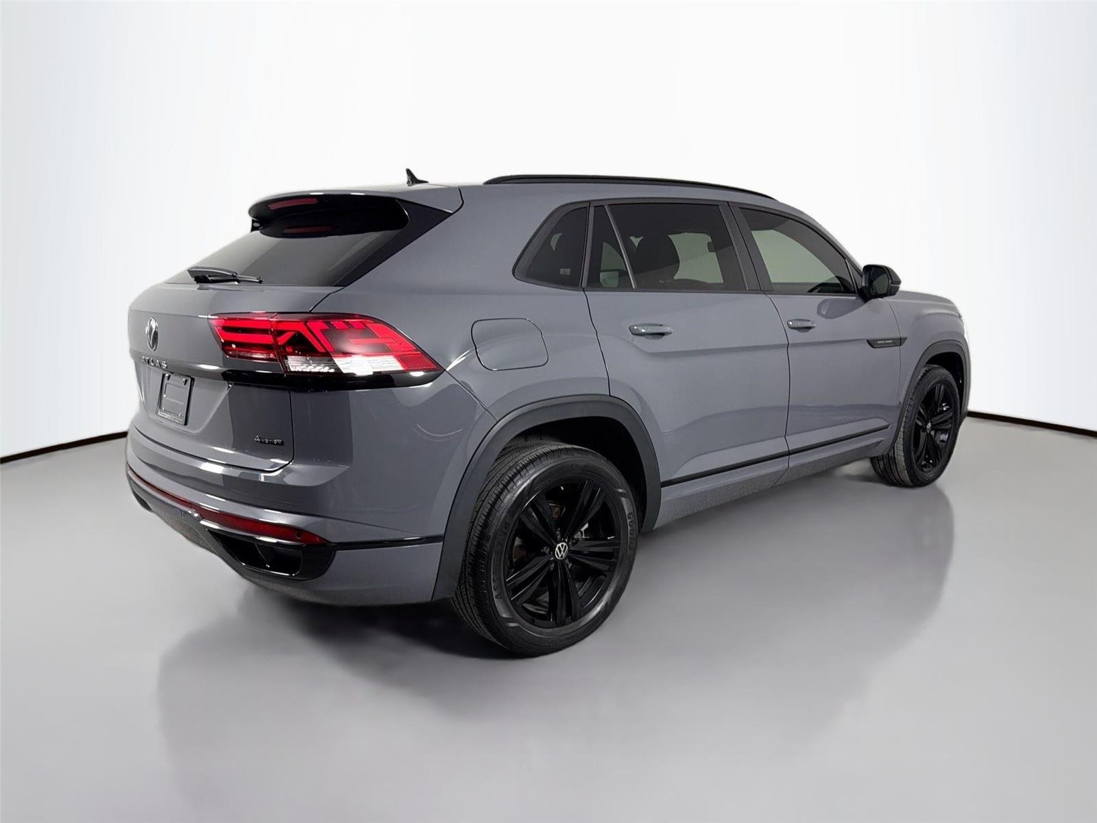 Certified Used 2023 Pure Gray Volkswagen 2.0T SEL R-Line Black image 5