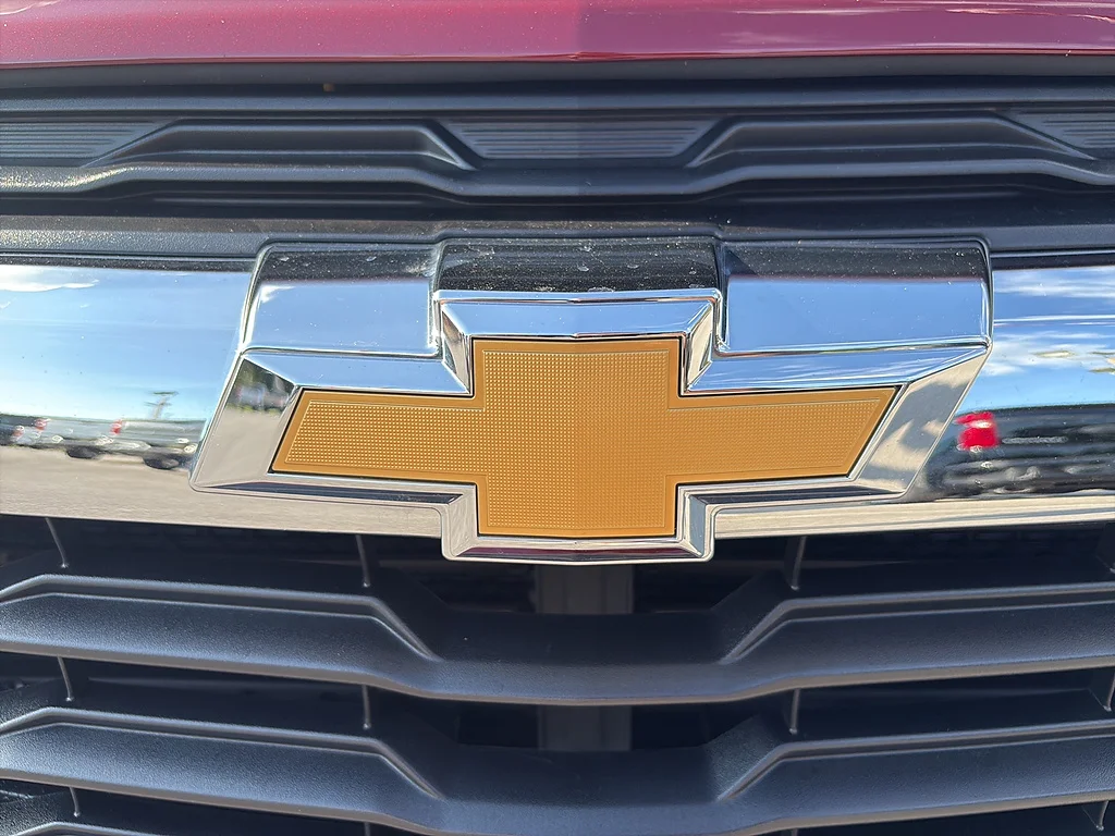 Used 2025 Crimson Metallic Chevrolet  image 11