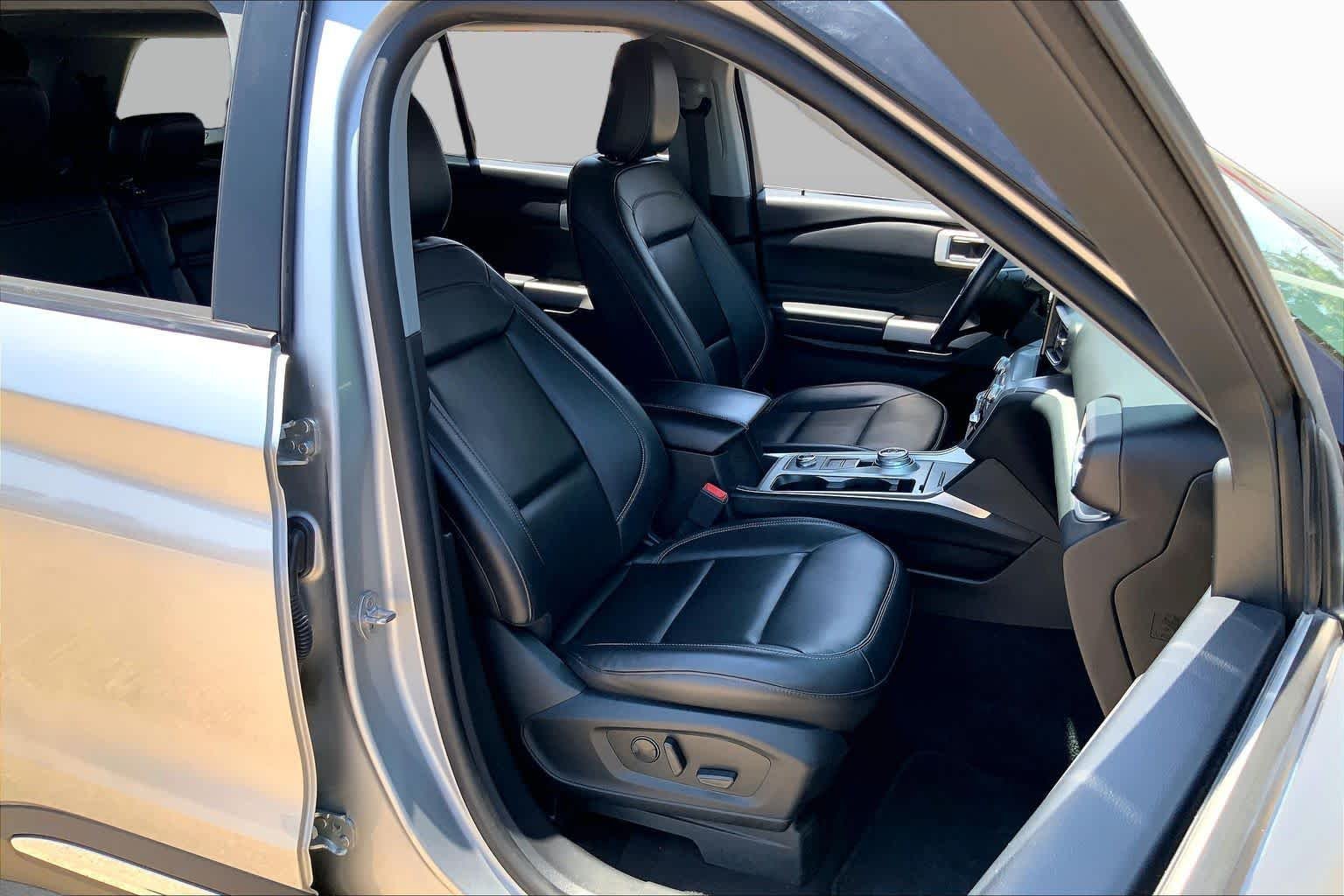Used 2023 Iconic Silver Metallic Ford XLT image 9