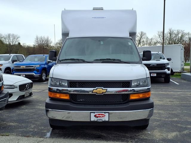 New 2026 Summit White Chevrolet 1WT image 2