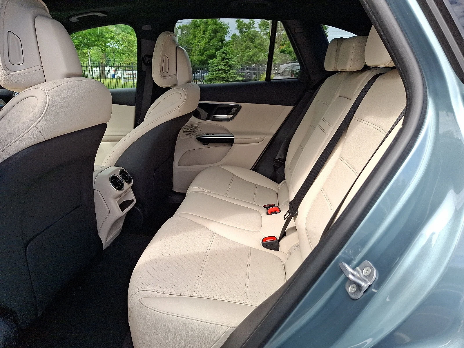 New 2026 Verde Silver Metallic Mercedes-Benz GLC 300 image 6