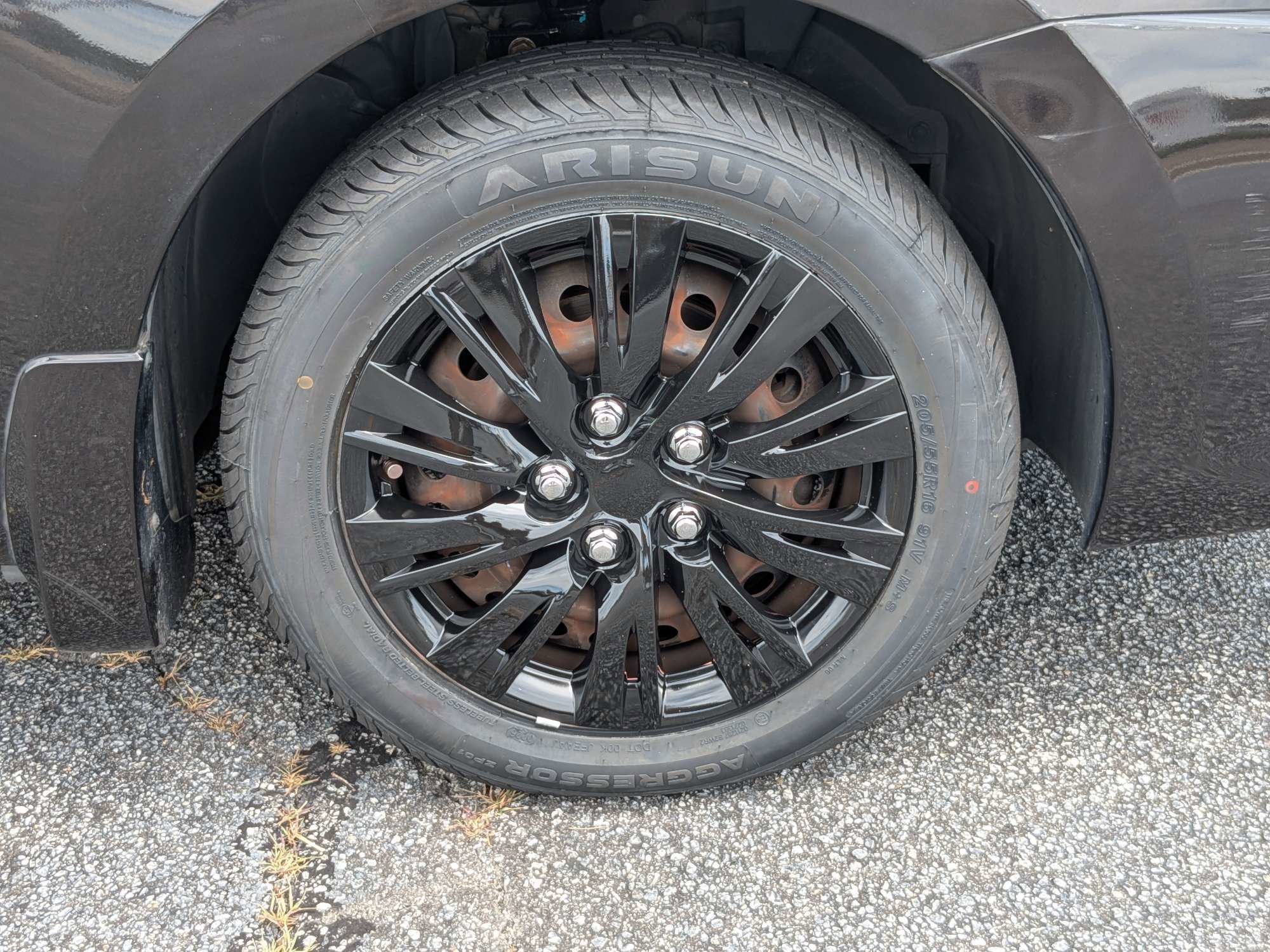 Used 2010 Black Nissan 2.0 S image 9
