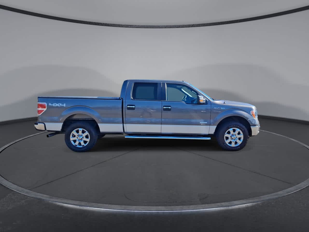Used 2014 Sterling Gray Metallic/Ingot Silver Metallic Ford XLT image 9