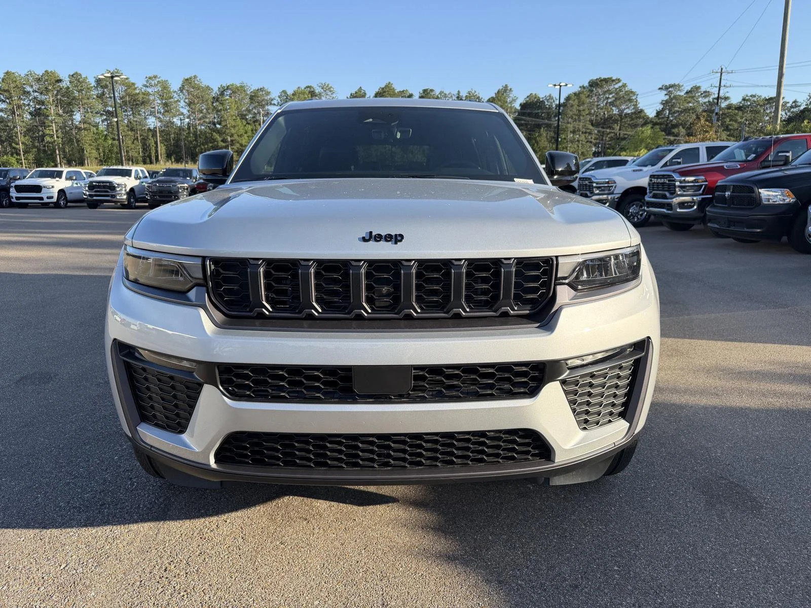New 2026 Silver Zynith Exterior Paint Jeep Limited image 2