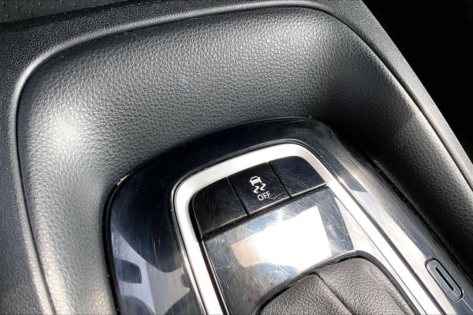 Used 2024 Ice Cap Toyota LE image 30