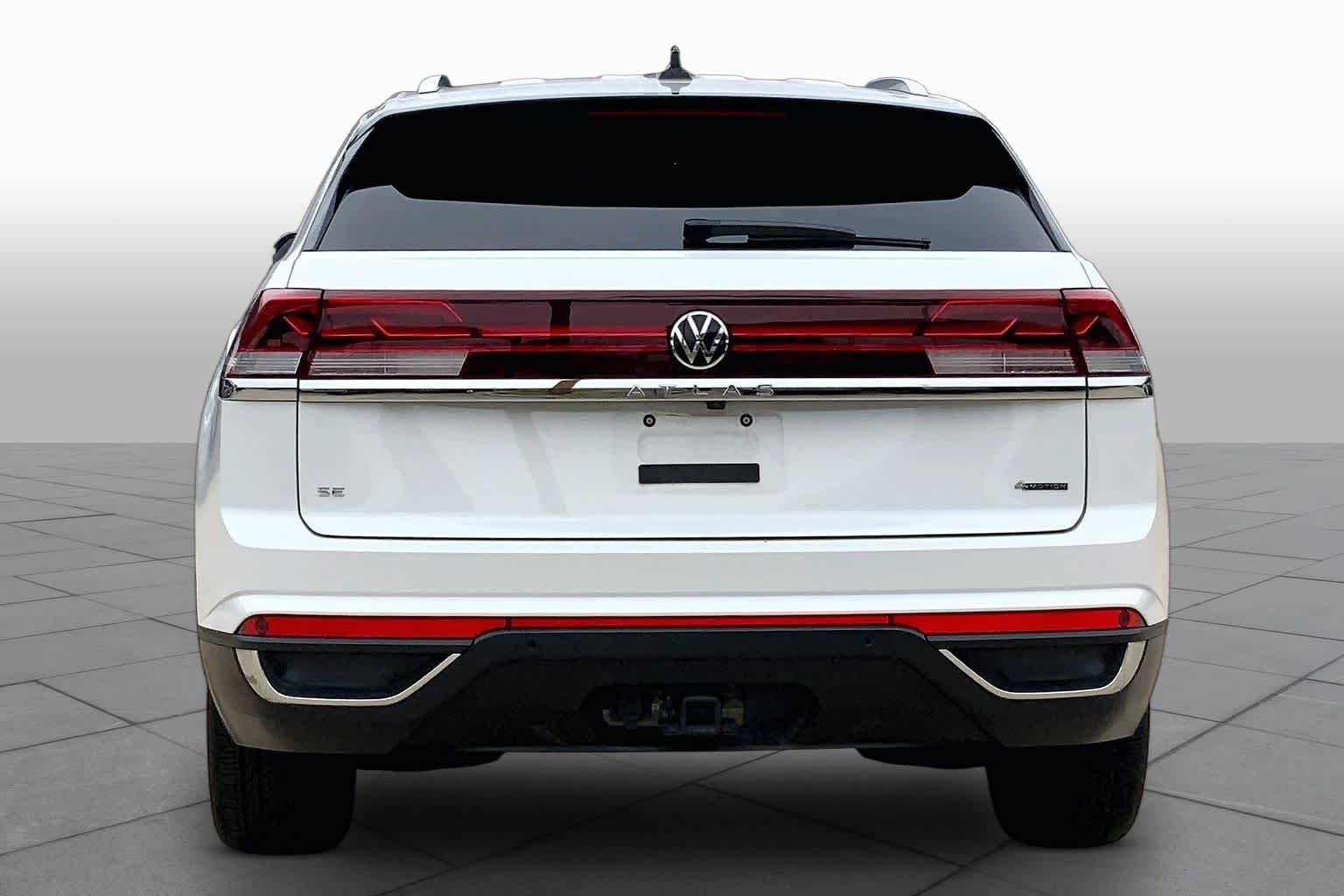 Used 2024 Pure White Volkswagen 2.0T SE w/Technology image 5