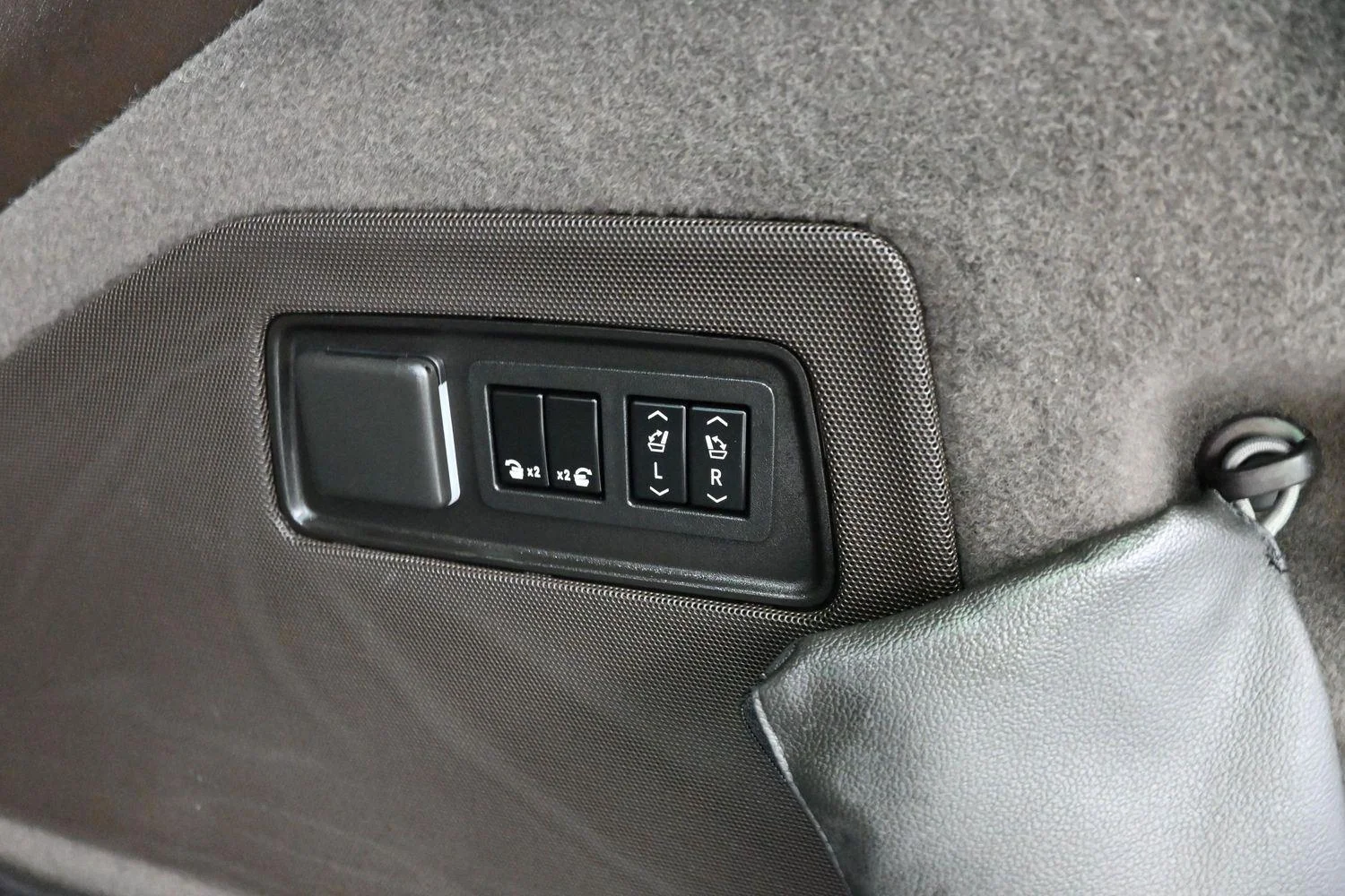 Used 2022 Black Raven Cadillac Sport image 11