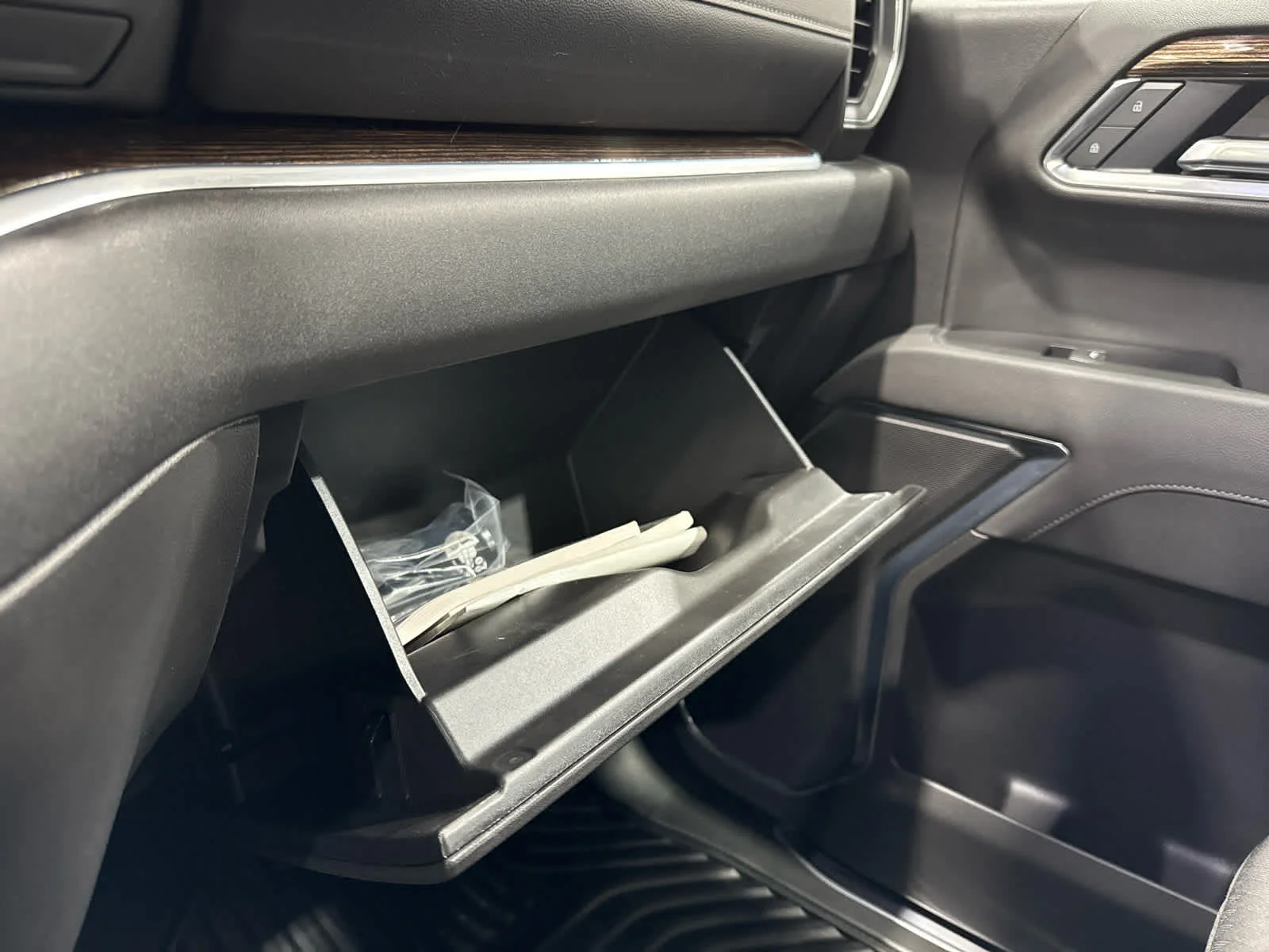 Certified Used 2025 Summit White GMC Elevation image 19