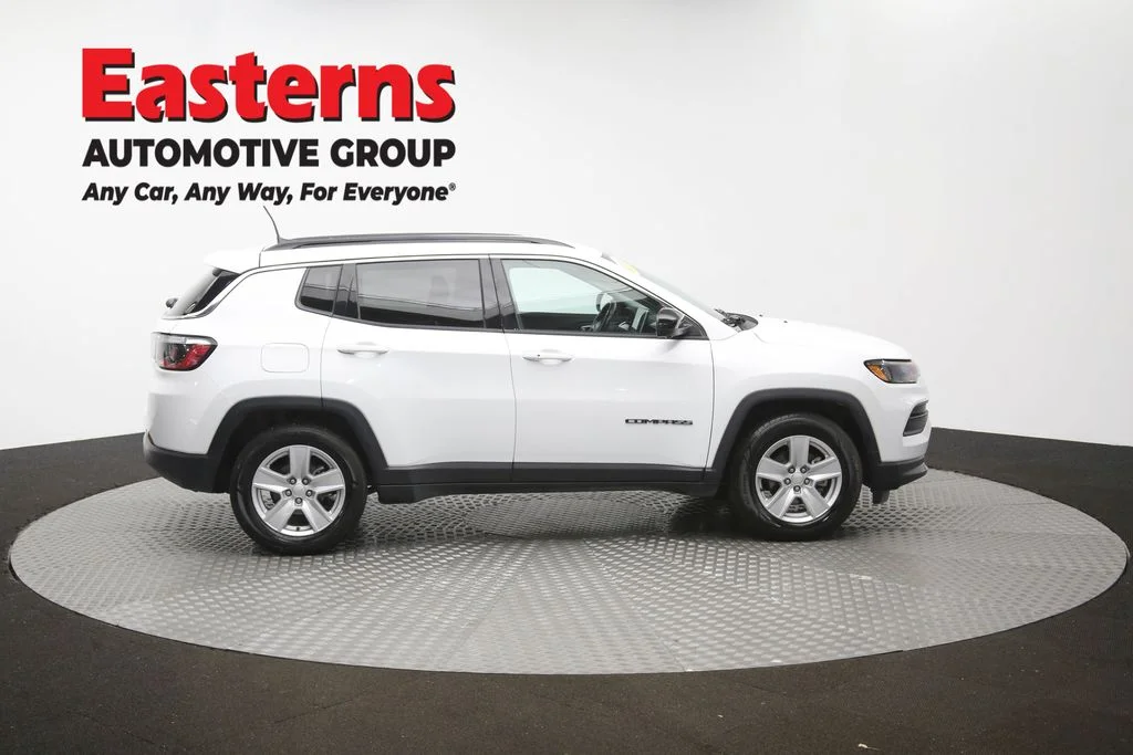 Used 2022 White Jeep Latitude image 44