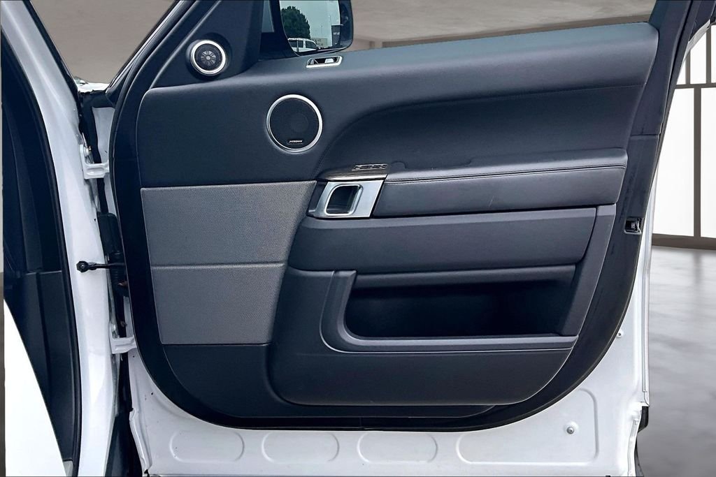 Used 2020 White Land Rover HSE image 18