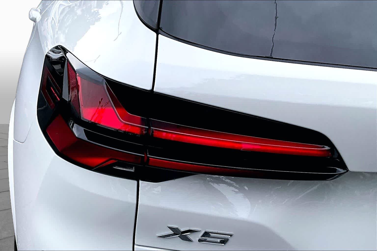 New 2026 Alpine White BMW xDrive40i image 14
