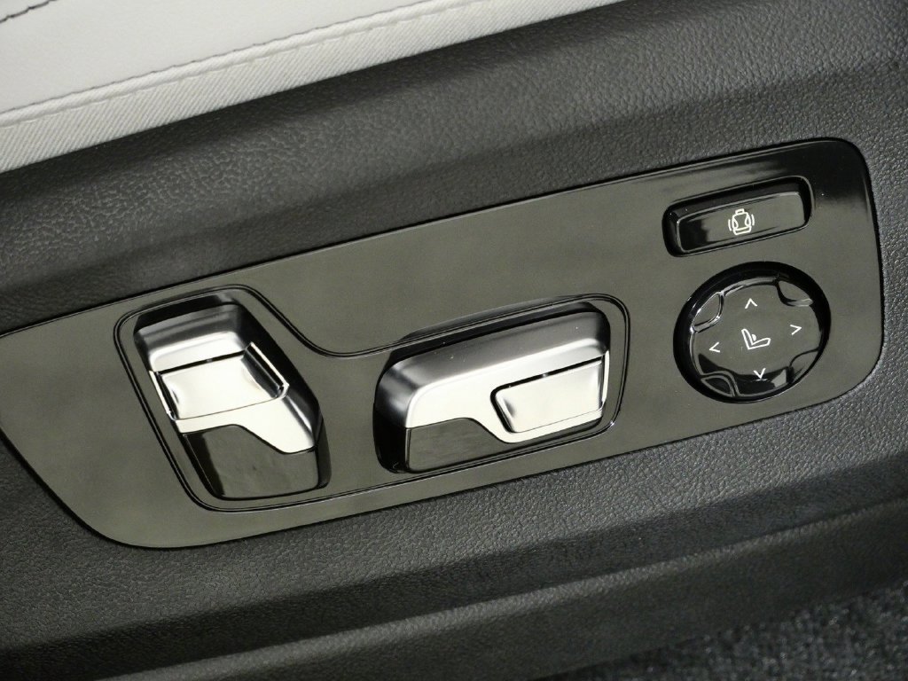 New 2026 Black Sapphire Metallic BMW M60i image 22