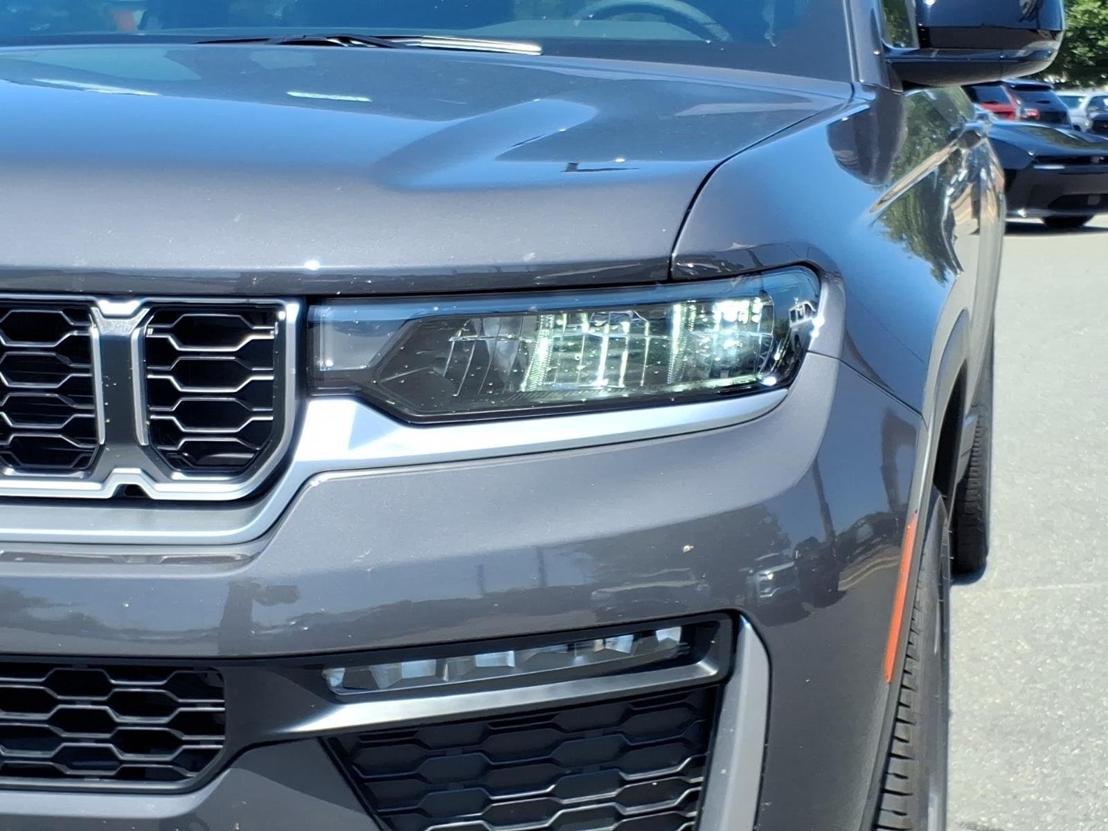 New 2026 Baltic Gray Metallic Clear-Coat Exterior Paint Jeep Limited image 14