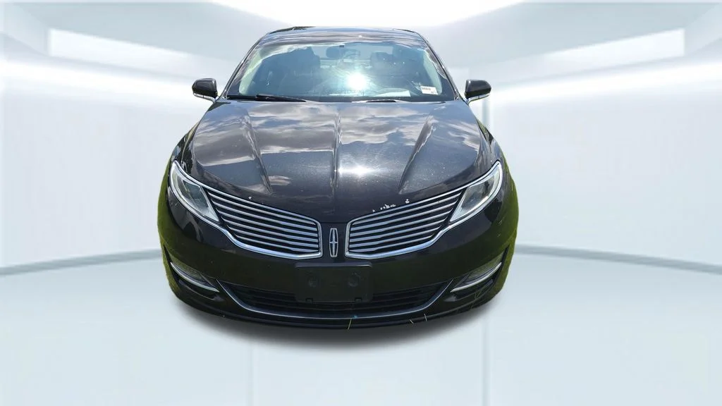 Used 2013 Black Lincoln Base image 2